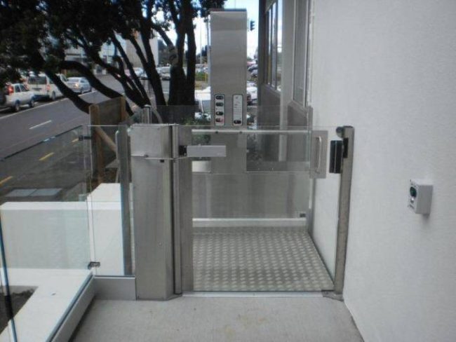 outdoor vestner vertical low rise lift